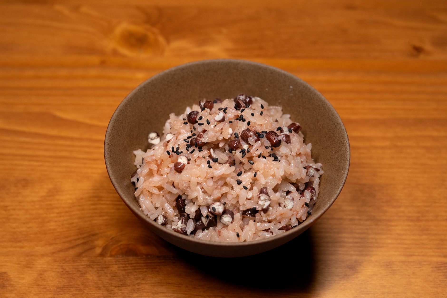 茶碗によそった炊き上がりのごはん